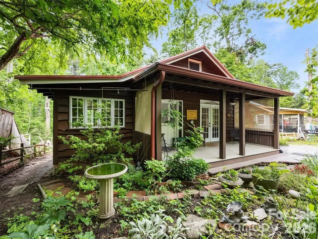 23 Leatherwood Lane Hendersonville NC 28739