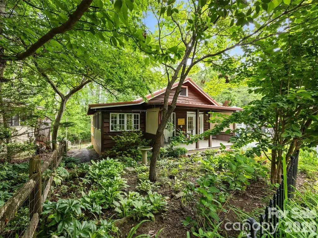 23 Leatherwood Lane Hendersonville NC 28739