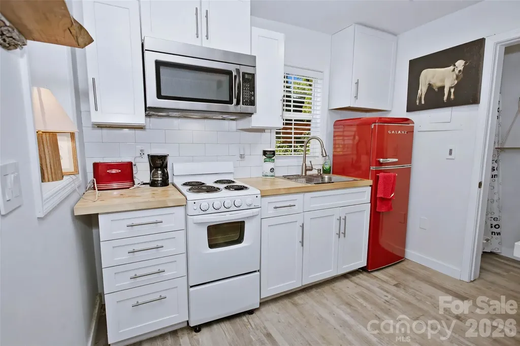 24 Rhododendron Drive Asheville NC 28805