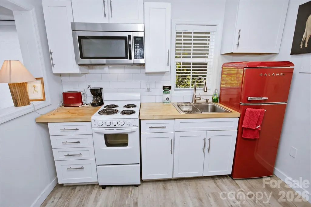 24 Rhododendron Drive Asheville NC 28805