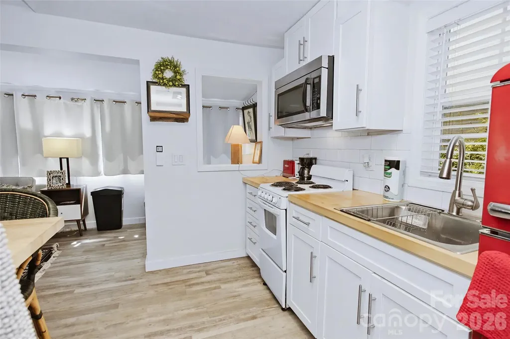 24 Rhododendron Drive Asheville NC 28805