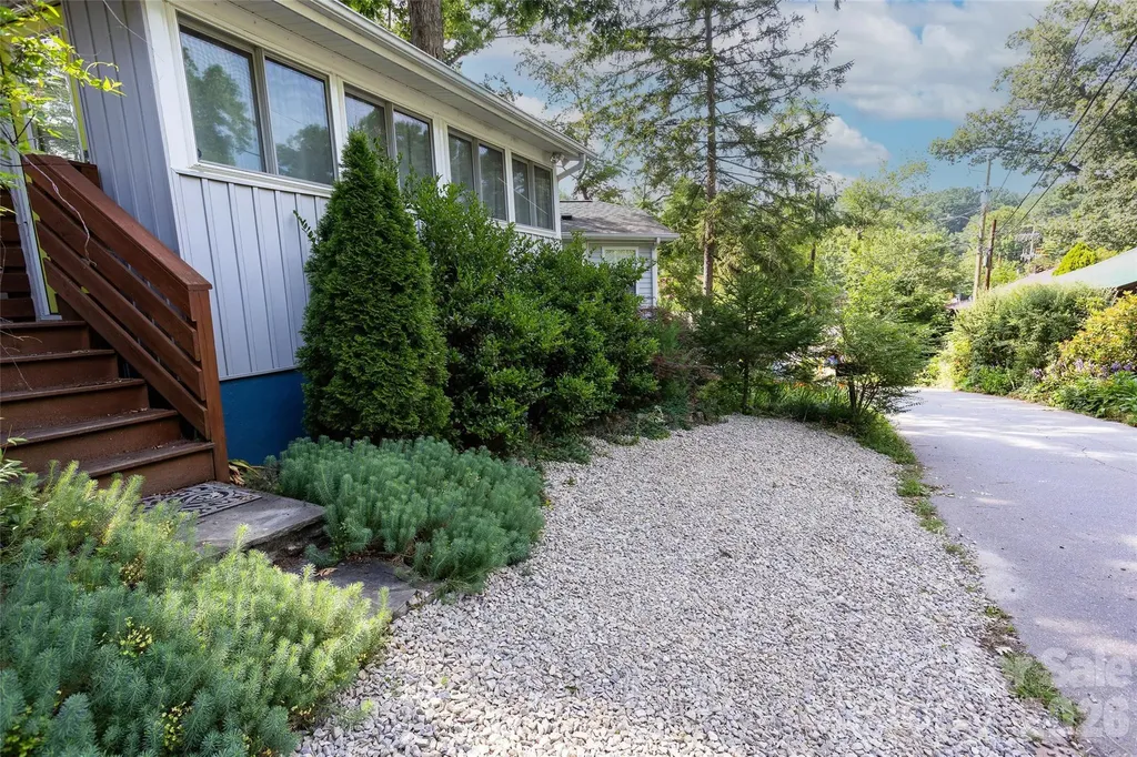24 Rhododendron Drive Asheville NC 28805