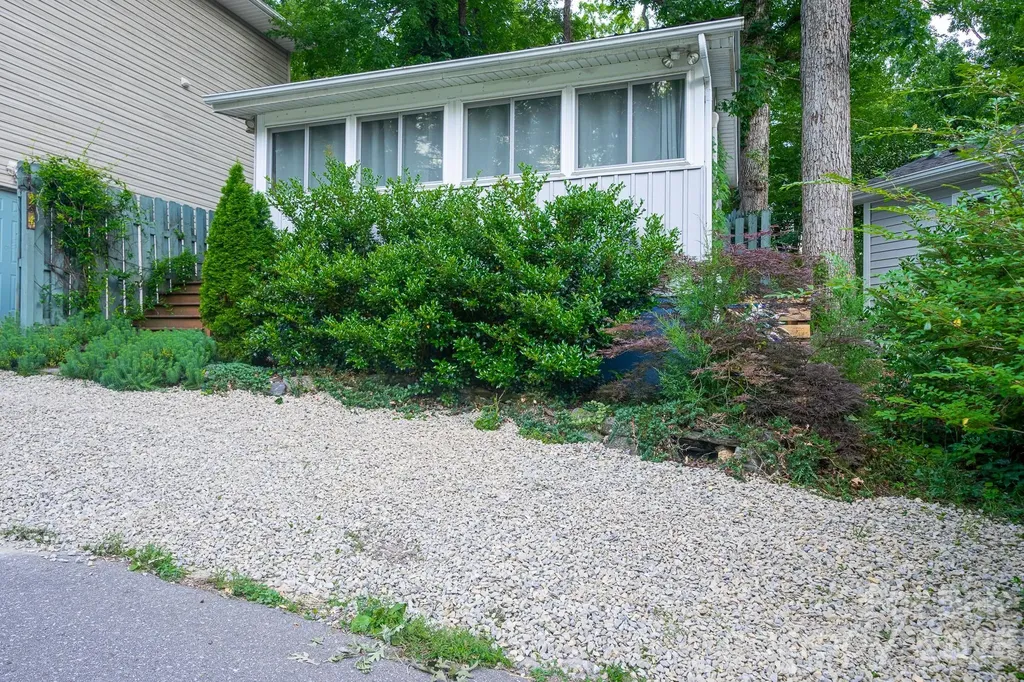 24 Rhododendron Drive Asheville NC 28805