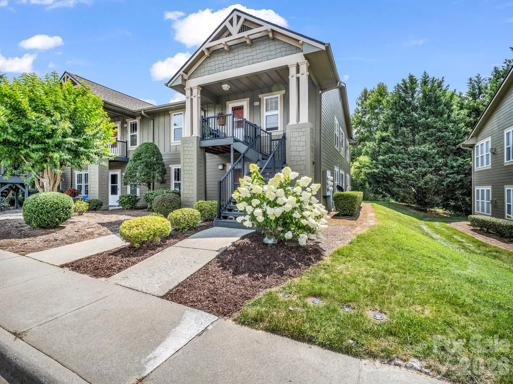 1706 Deermouse Way Hendersonville NC 28792