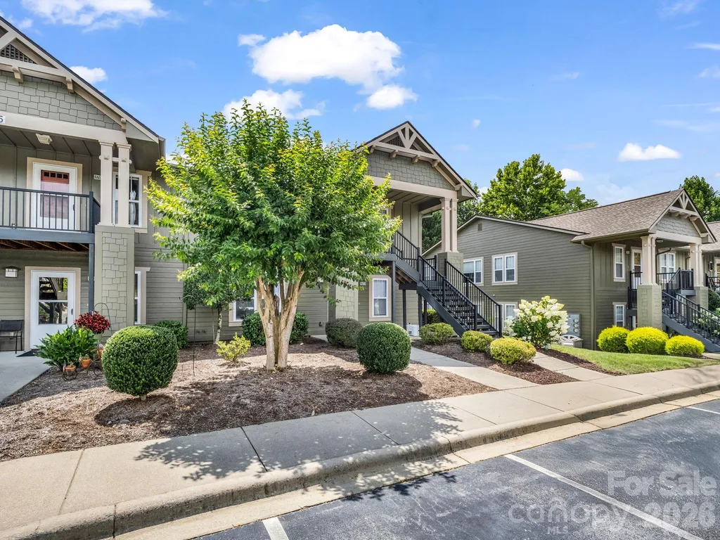 1706 Deermouse Way Hendersonville NC 28792