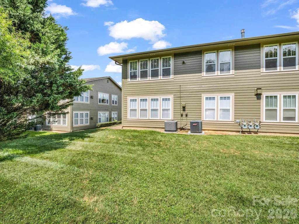1706 Deermouse Way Hendersonville NC 28792