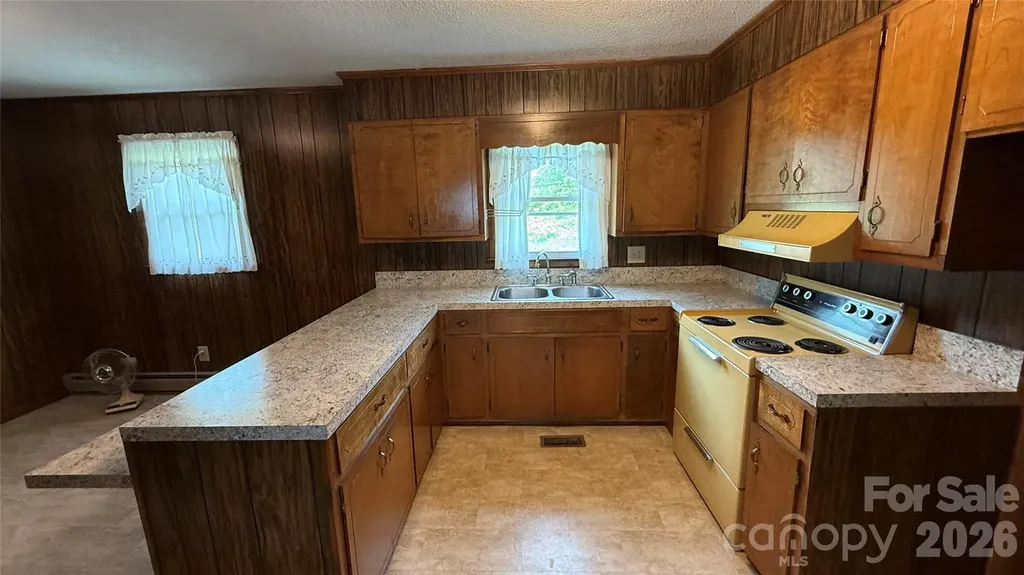 4072 Beach Road Hudson NC 28638