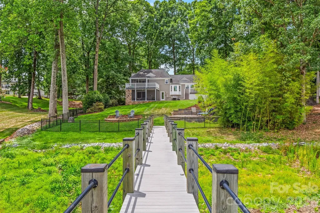 175 Woodstream Circle Mooresville NC 28117
