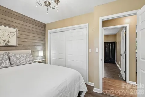 220 Bradshaw Avenue Hendersonville NC 28792