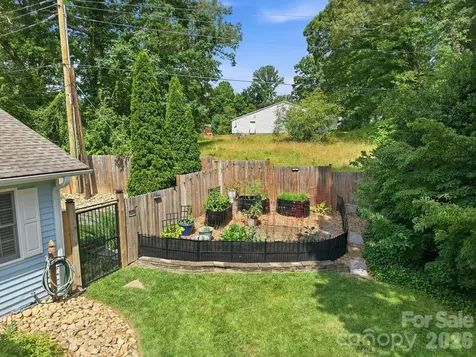 220 Bradshaw Avenue Hendersonville NC 28792