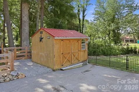 220 Bradshaw Avenue Hendersonville NC 28792