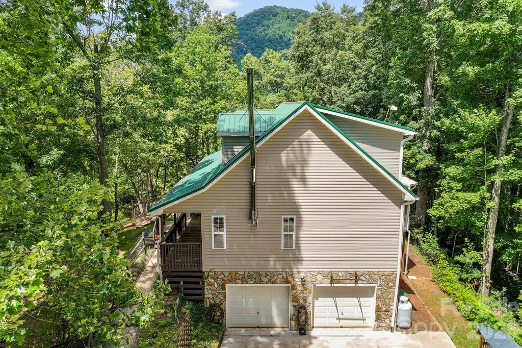 46 Michele Lane Leicester NC 28748