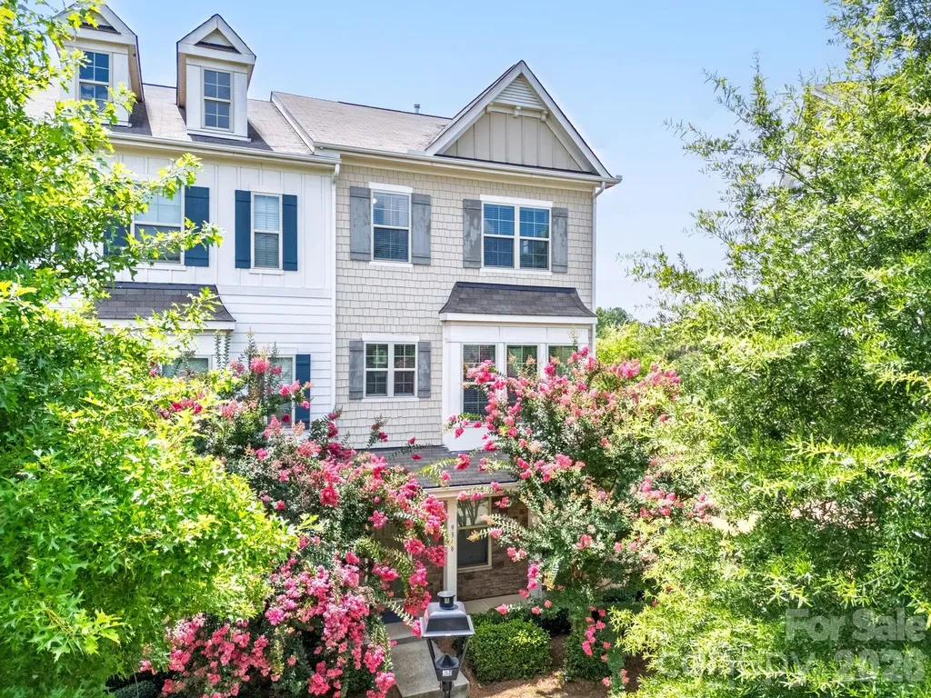 9348 Ainslie Downs Street Charlotte NC 28273