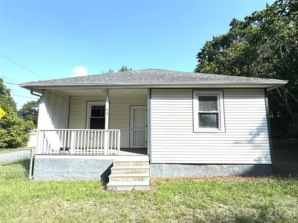 43 4th Avenue Rockingham NC 28379