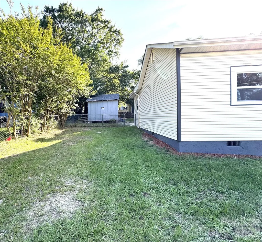 43 4th Avenue Rockingham NC 28379