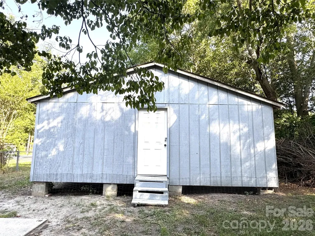 43 4th Avenue Rockingham NC 28379