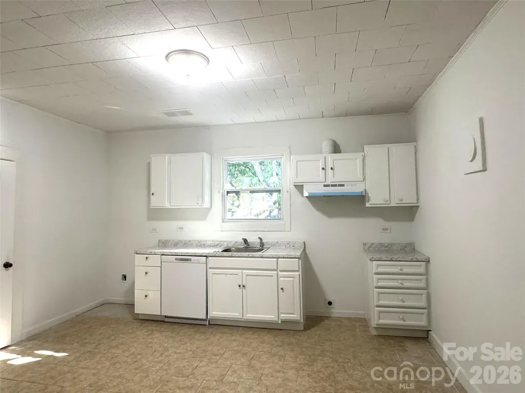 43 4th Avenue Rockingham NC 28379