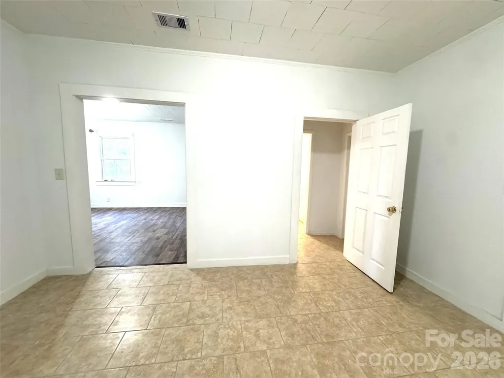 43 4th Avenue Rockingham NC 28379
