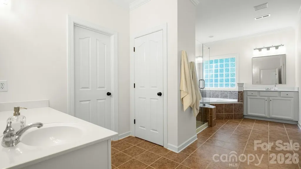 1006 Channelstone Way Matthews NC 28104