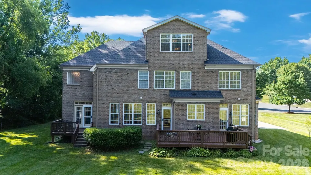1006 Channelstone Way Matthews NC 28104