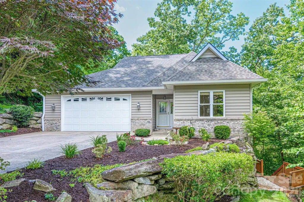 299 Carriage Summitt Way Hendersonville NC 28791
