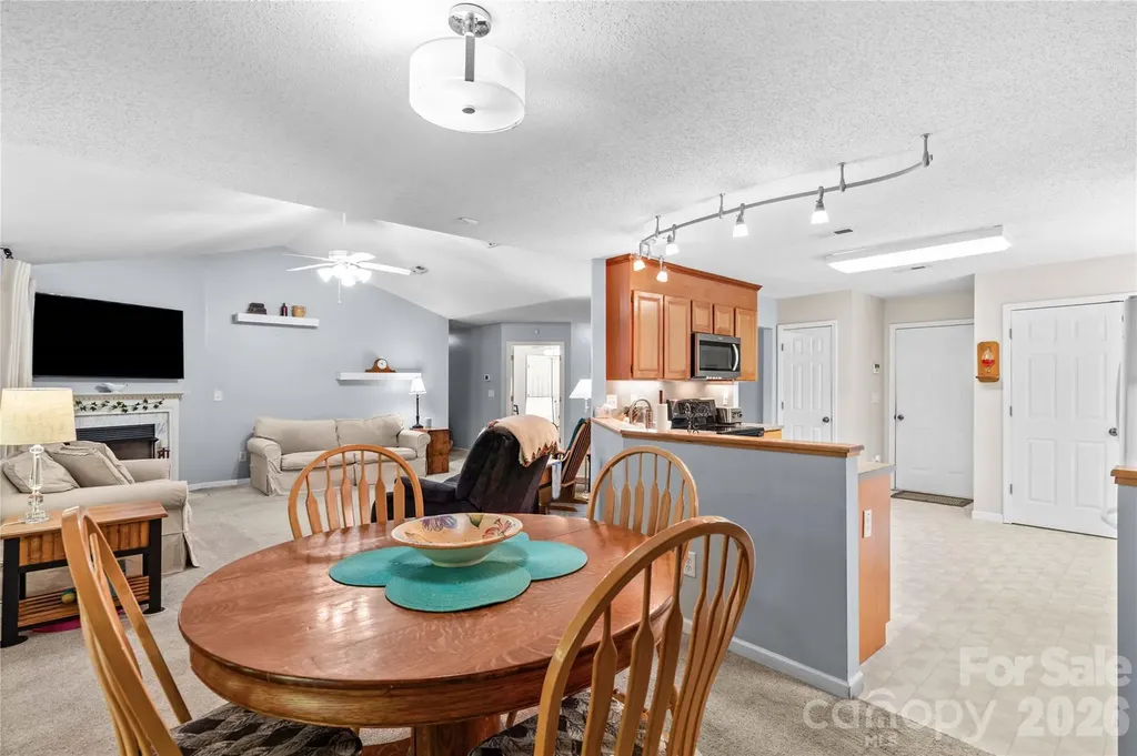104 Parkers Grove Lane Statesville NC 28677