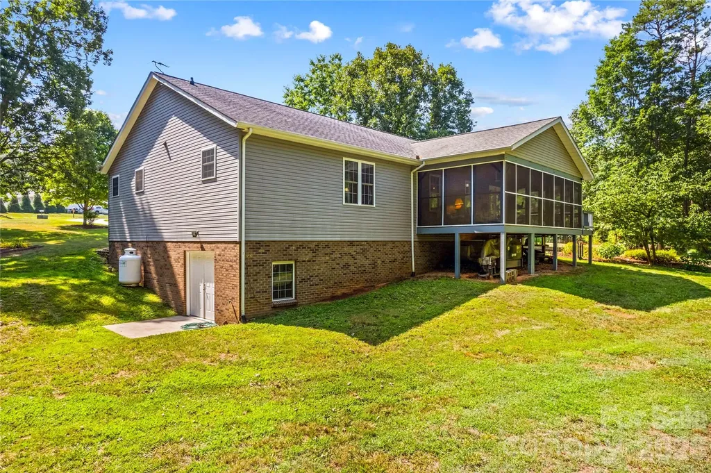 104 Parkers Grove Lane Statesville NC 28677