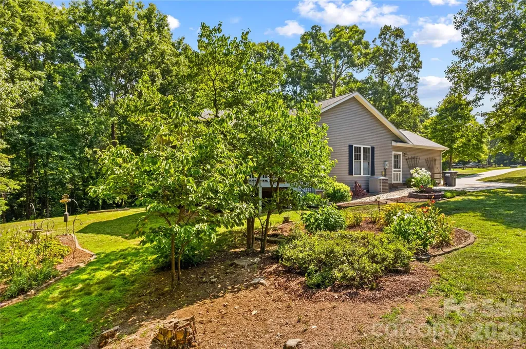 104 Parkers Grove Lane Statesville NC 28677
