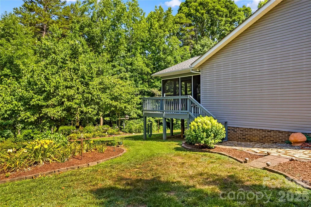 104 Parkers Grove Lane Statesville NC 28677