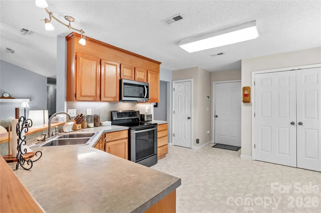 104 Parkers Grove Lane Statesville NC 28677