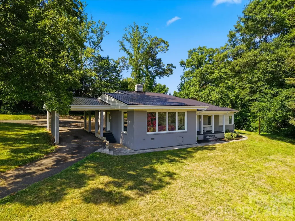 104 31st Avenue NE Hickory NC 28601