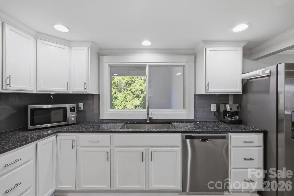 104 31st Avenue NE Hickory NC 28601