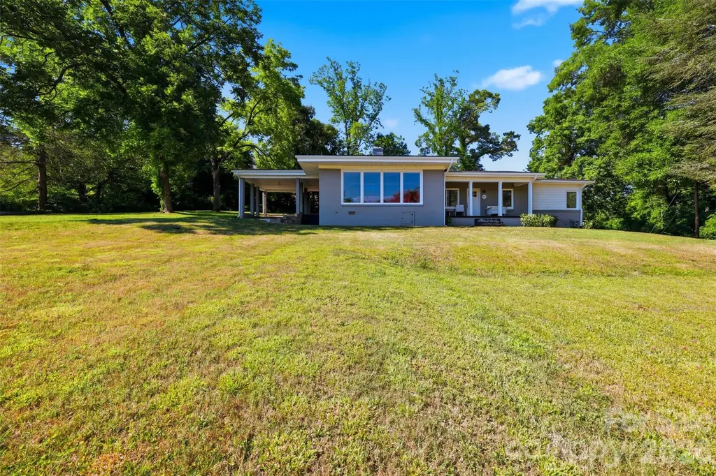 104 31st Avenue NE Hickory NC 28601