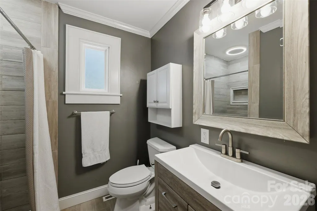 104 31st Avenue NE Hickory NC 28601