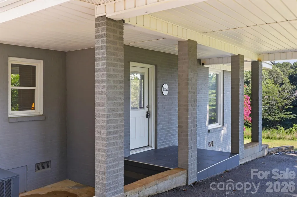 104 31st Avenue NE Hickory NC 28601