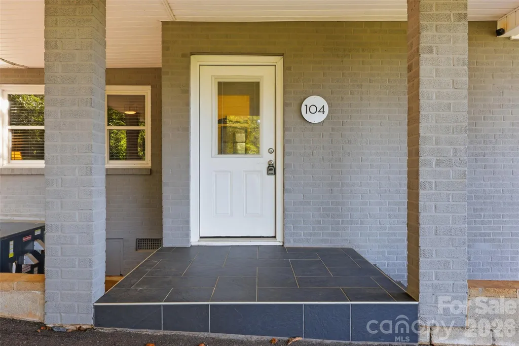 104 31st Avenue NE Hickory NC 28601