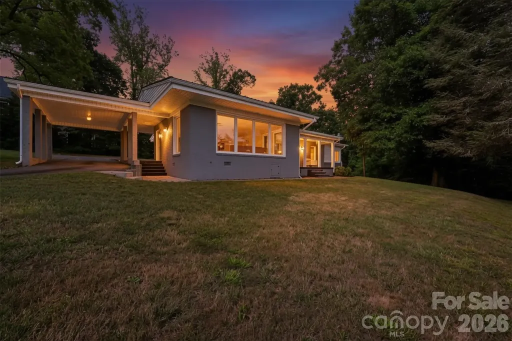 104 31st Avenue NE Hickory NC 28601