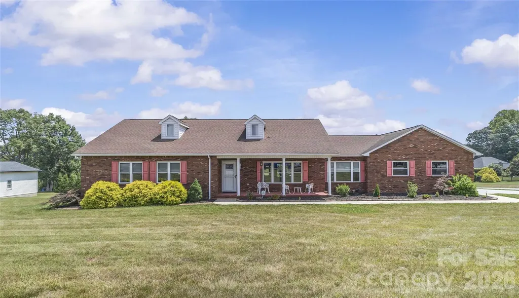 107 Twin Lakes Drive Statesville NC 28625