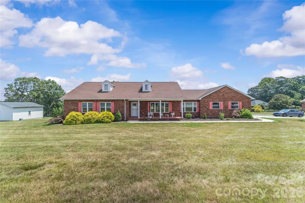 107 Twin Lakes Drive Statesville NC 28625