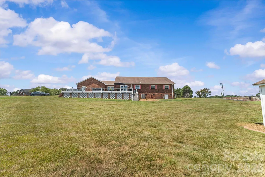 107 Twin Lakes Drive Statesville NC 28625