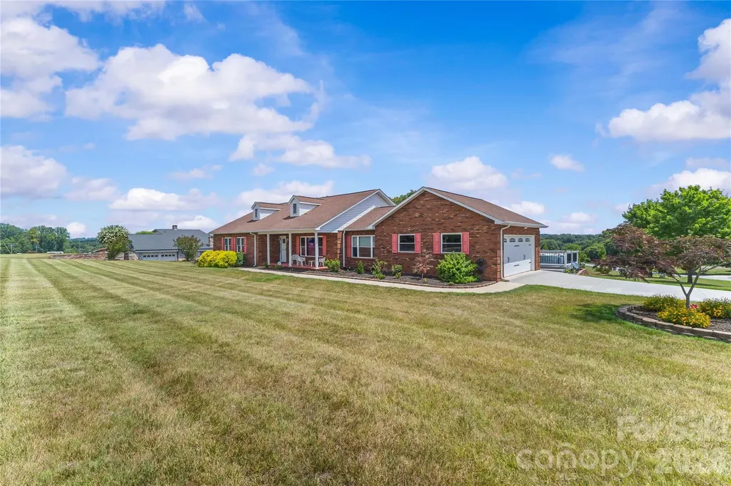107 Twin Lakes Drive Statesville NC 28625