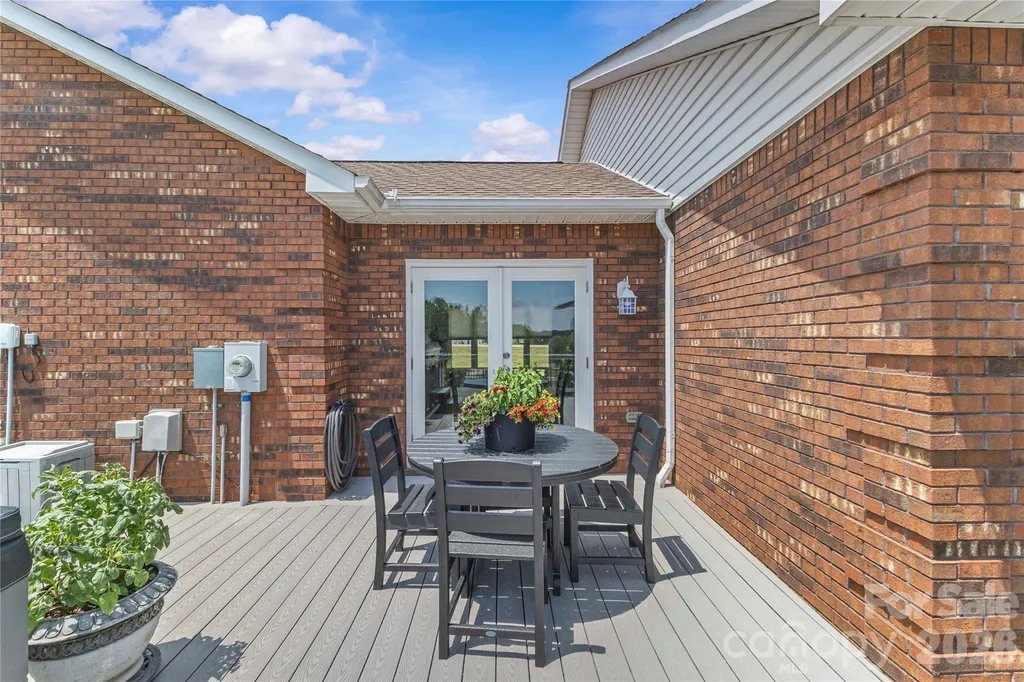 107 Twin Lakes Drive Statesville NC 28625