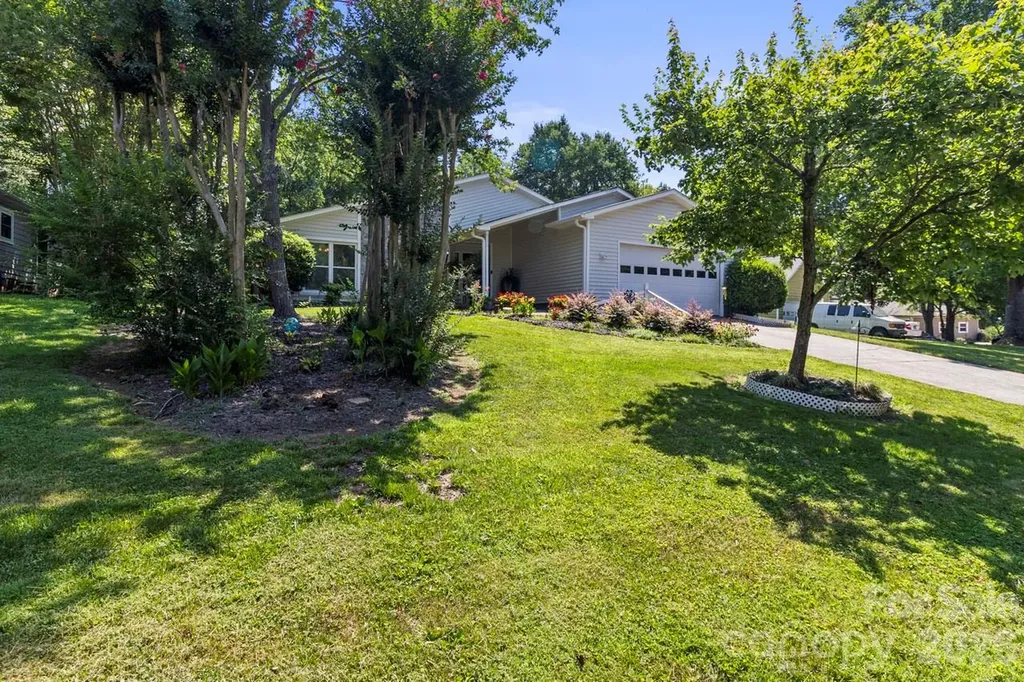6325 Ellesmere Court Charlotte NC 28227