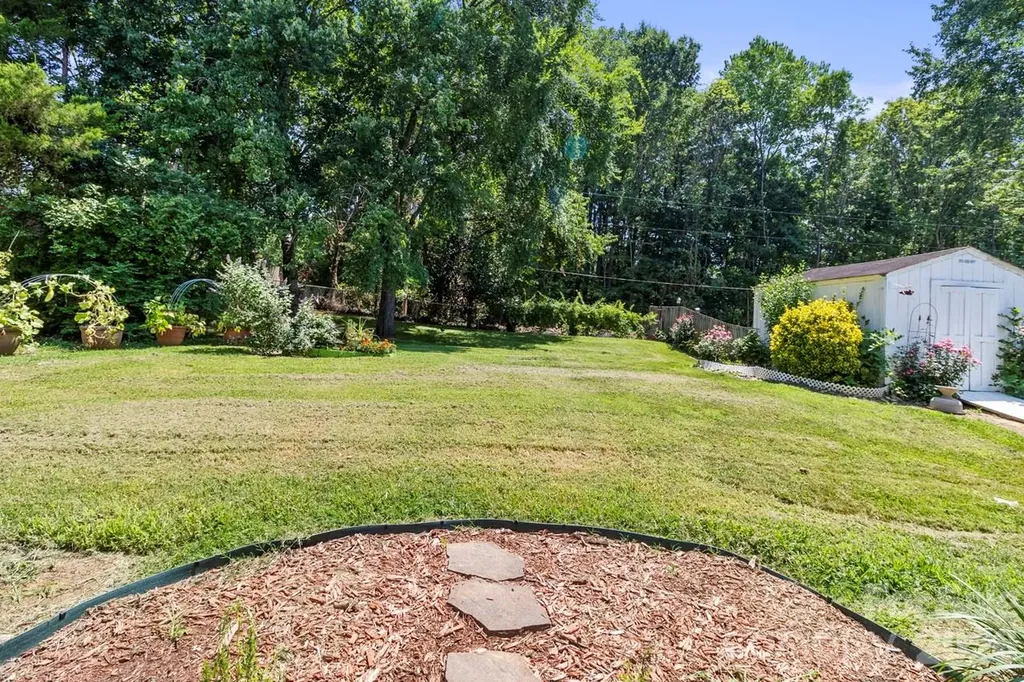 6325 Ellesmere Court Charlotte NC 28227