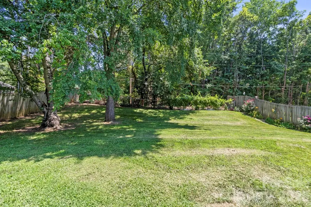 6325 Ellesmere Court Charlotte NC 28227