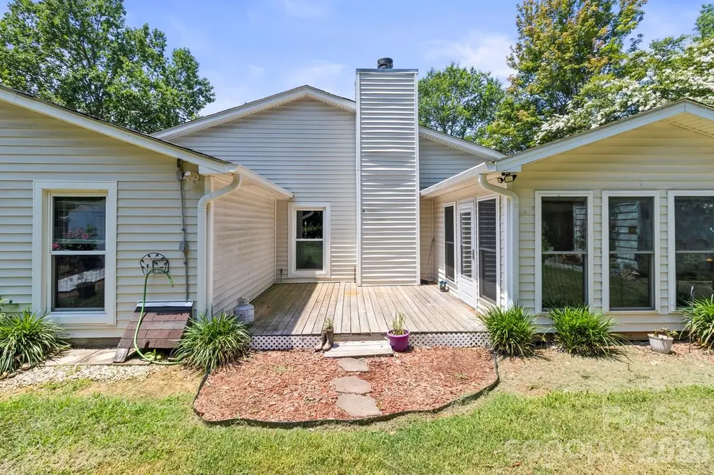 6325 Ellesmere Court Charlotte NC 28227