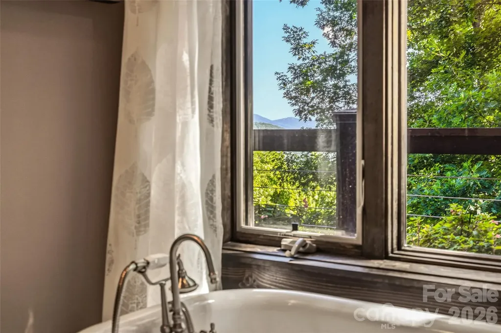 136 Merrills Ridge Road Asheville NC 28803