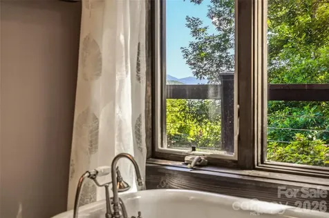136 Merrills Ridge Road Asheville NC 28803