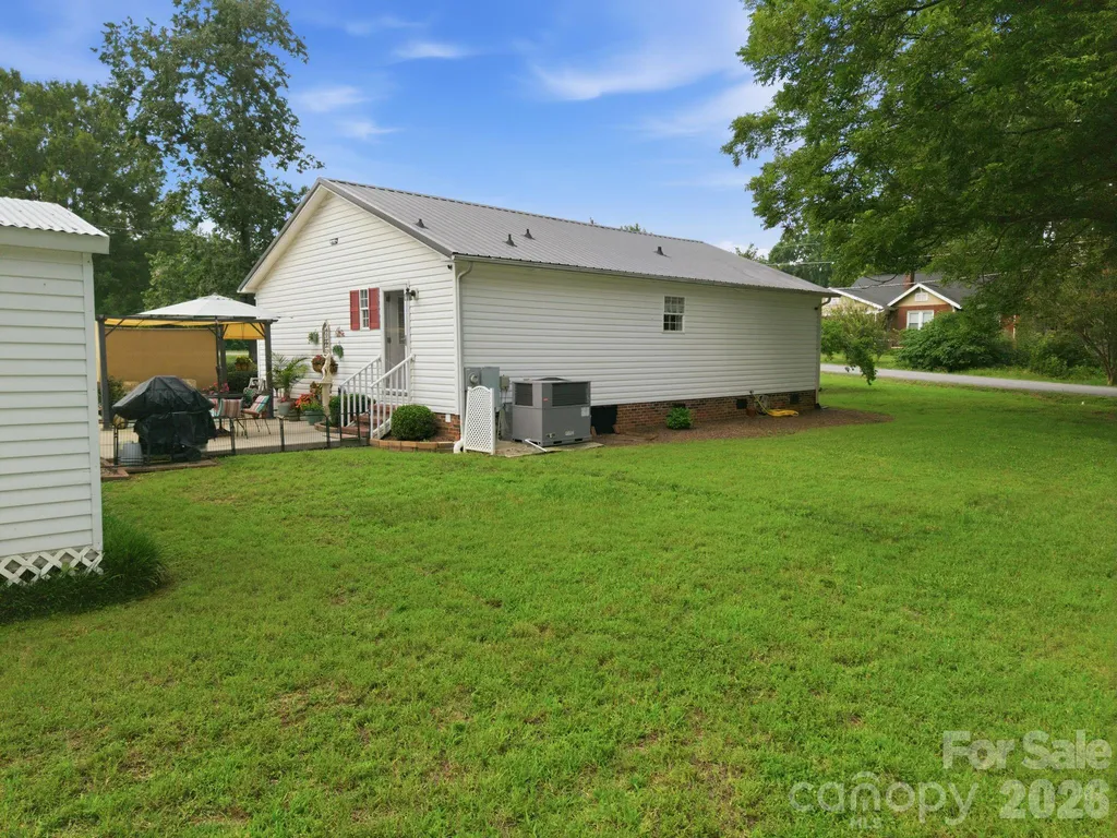 112 W 23rd Street Newton NC 28658