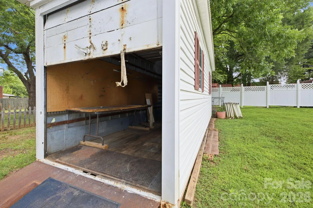 112 W 23rd Street Newton NC 28658